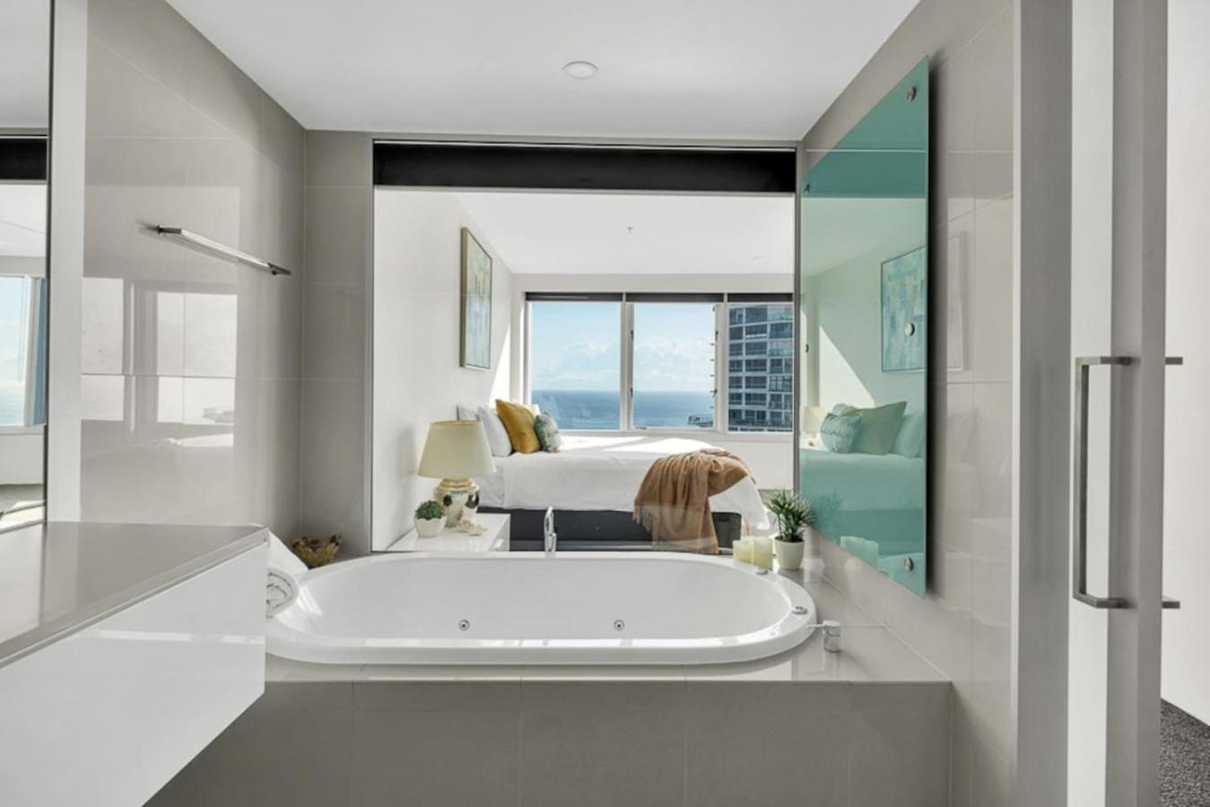 Apartment Skyline On - Stunning Views -38th Floor *