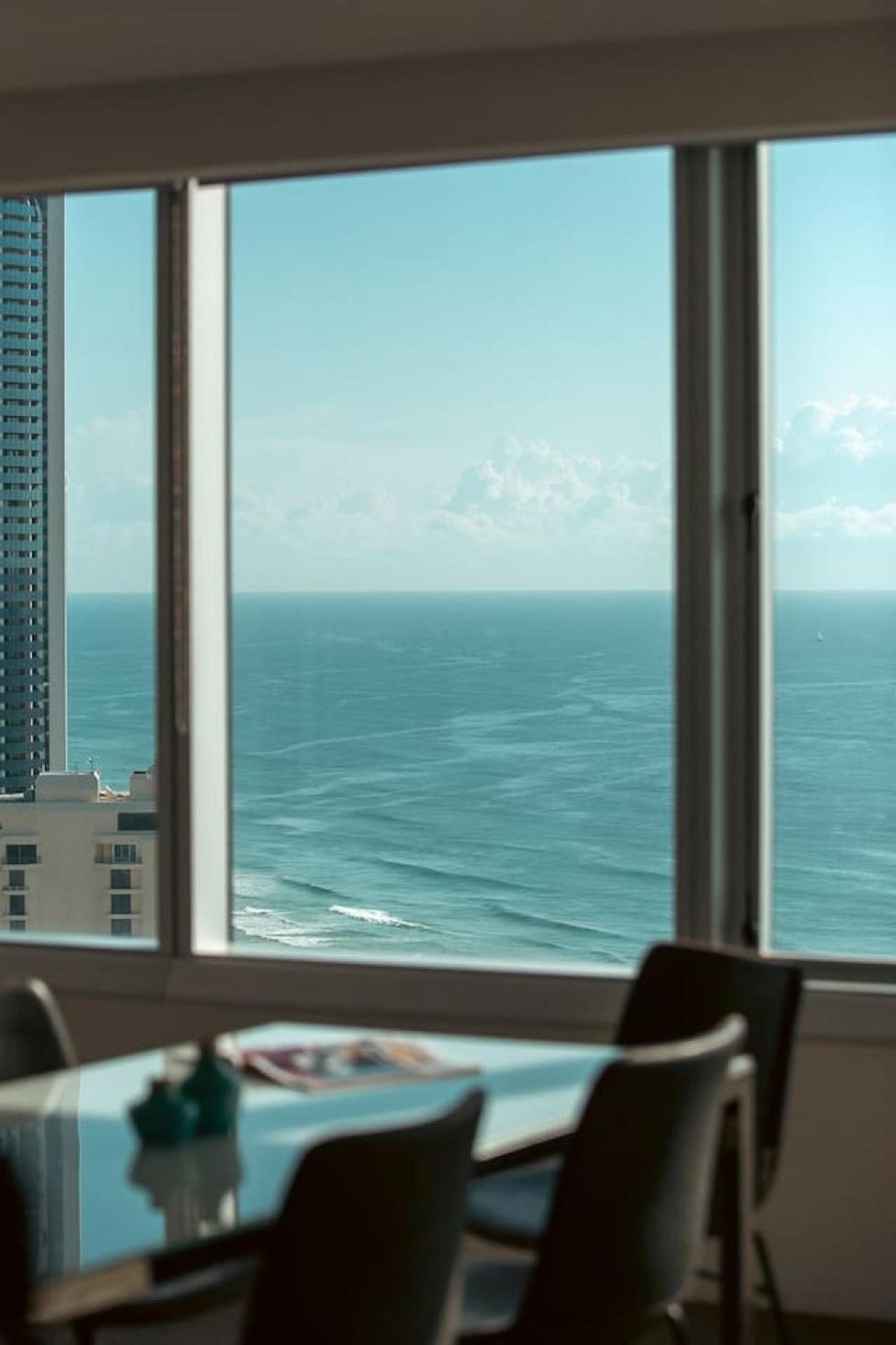 Skyline On - Stunning Views -38th Floor Apartment